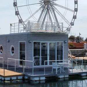 Bateau-hôtel House Boat